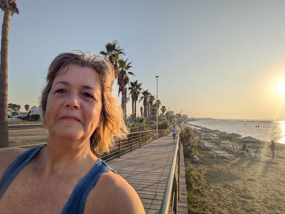 Monika Rudolph heute am Meer auf Zypern